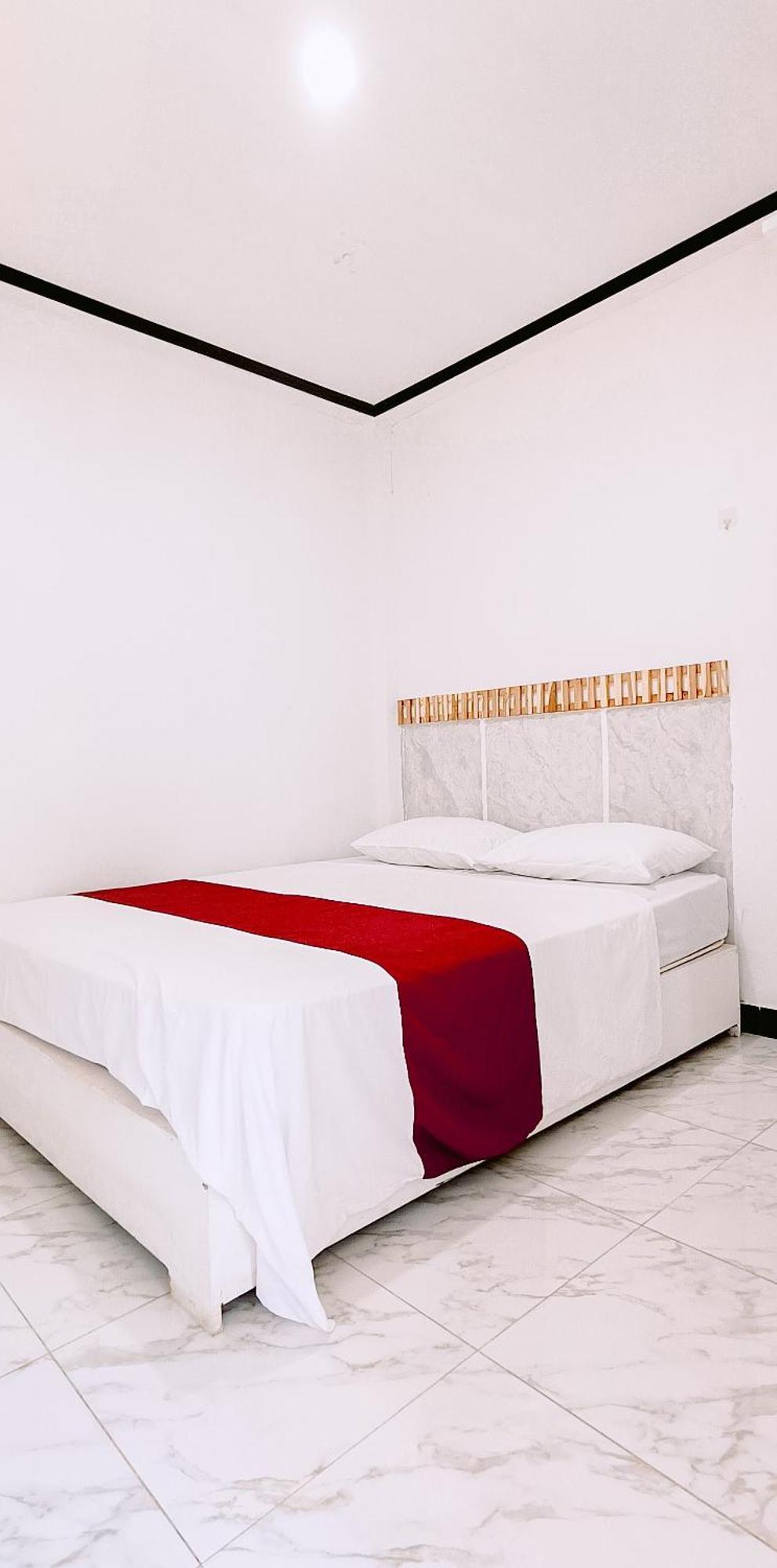Getrudis Guesthouse Labuan Bajo Exterior photo